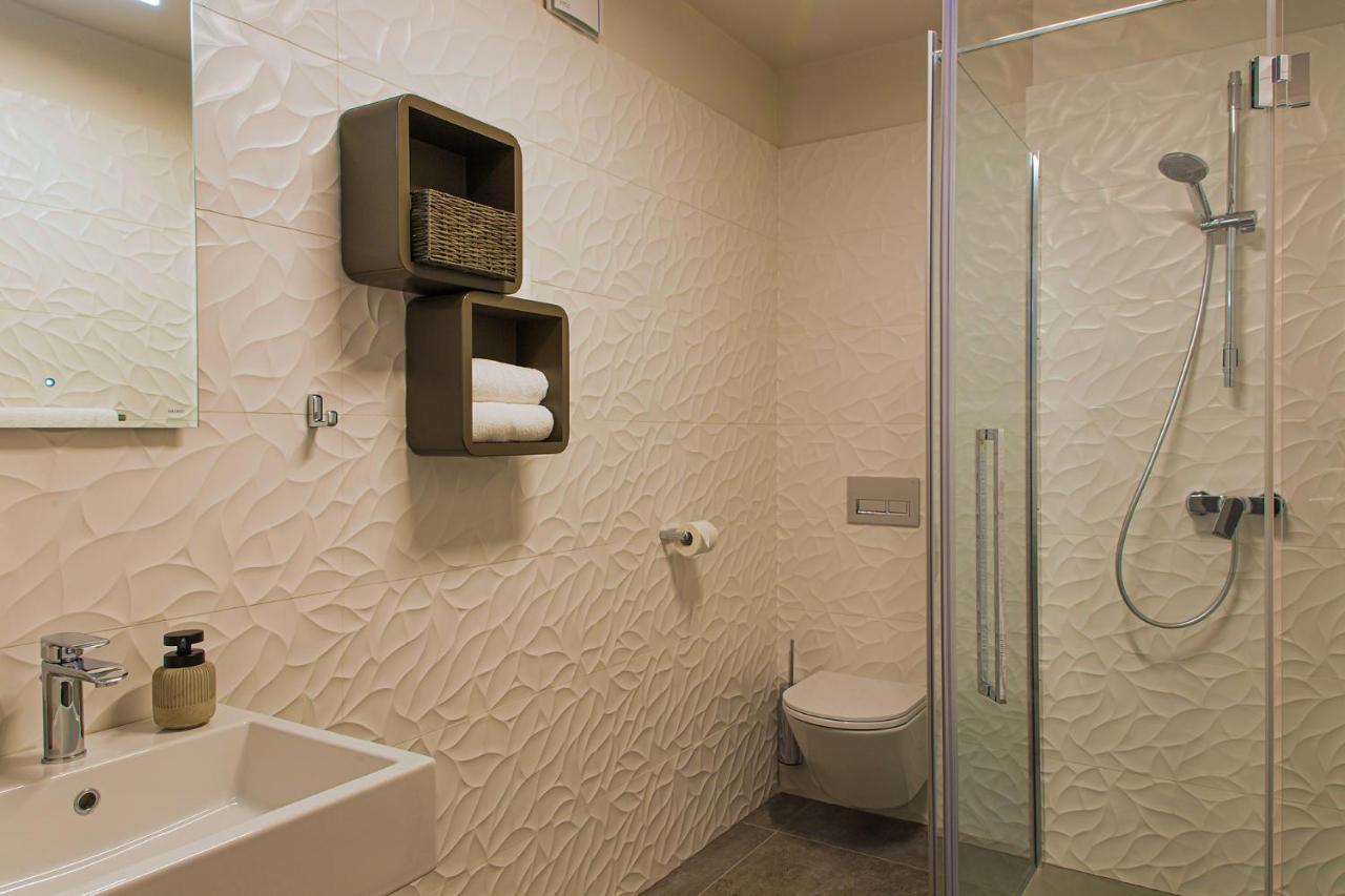 Aldila Art Rooms, Apartment And Vacation House Шмартно Экстерьер фото